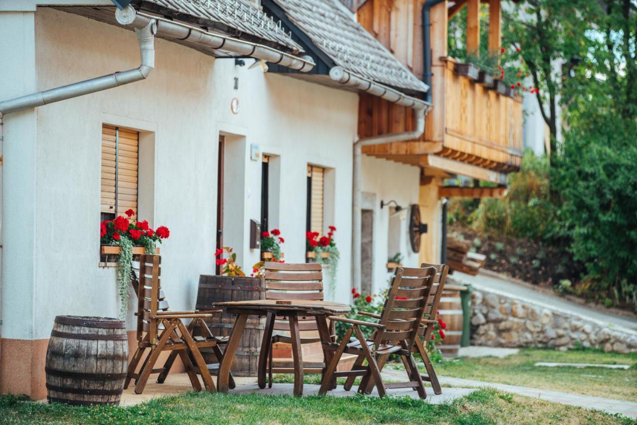 Stol Apartments Zirovnica Exterior photo